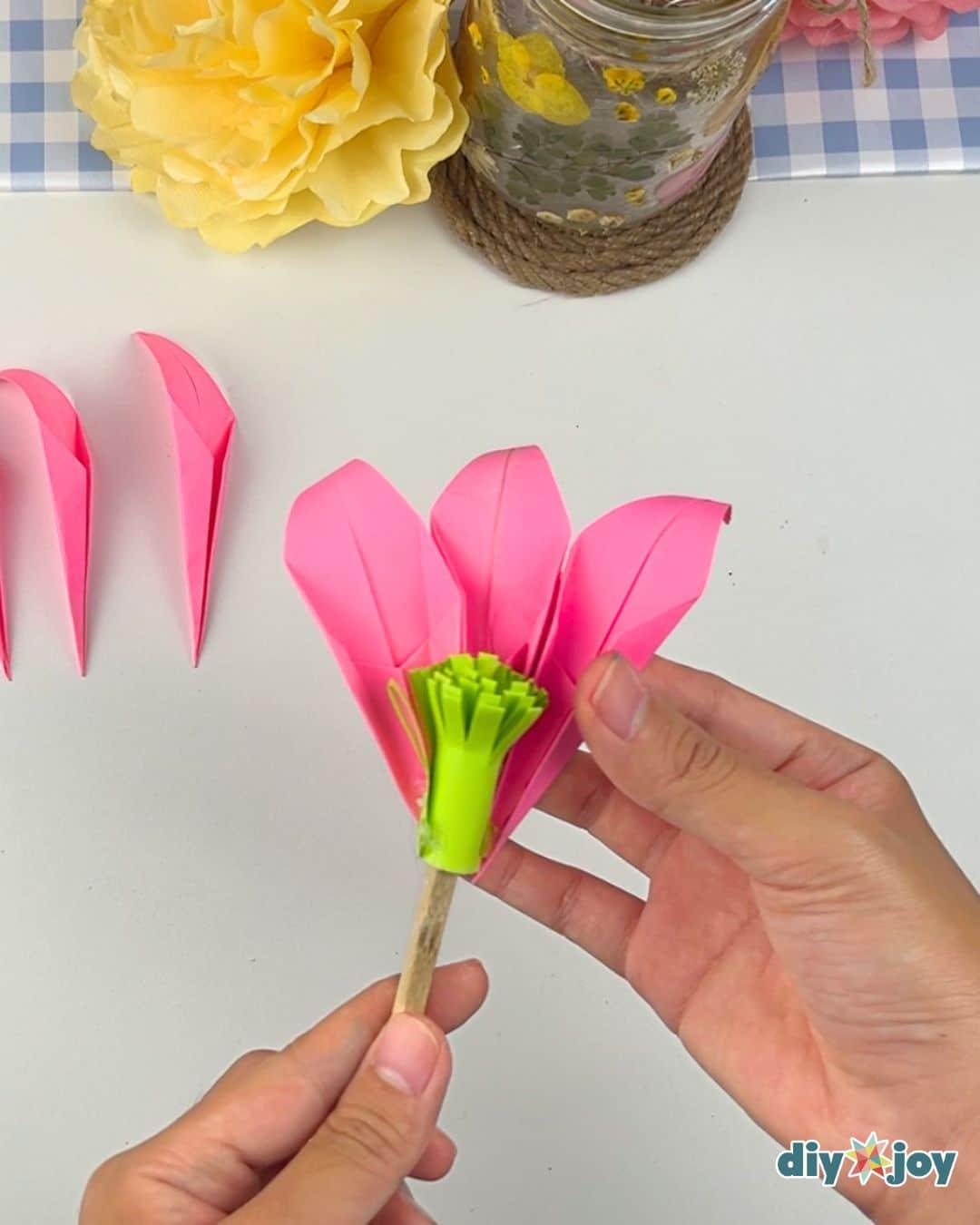Easy Post It Notes Paper Flowers — make the paper flower