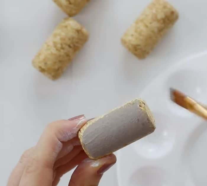 Easy To Make DIY Wine Cork Board