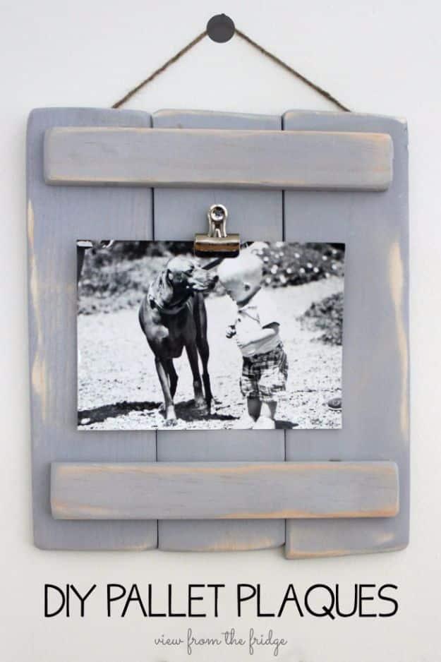 DIY Pallet Plaques, a home decor craft, quick to put together in an afternoon and an idea worth saving for later
