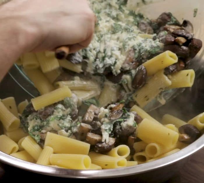 Easy To Make Creamy Roasted Mushroom & Baked Pasta Casserole