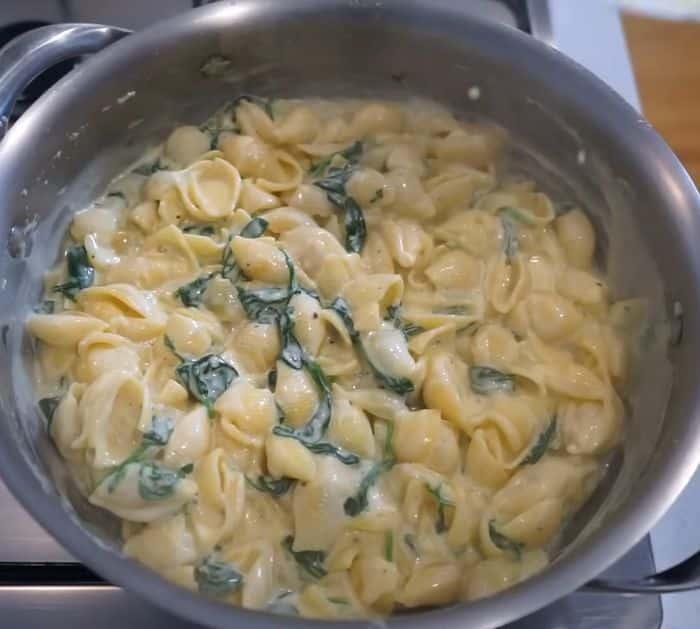 How to Make a Creamy Garlic Pasta Sauce