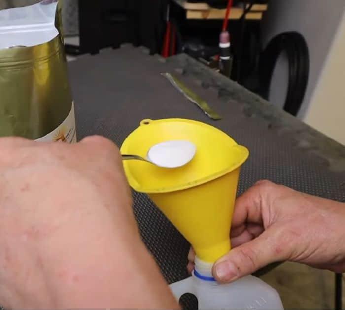 DIY Ant Killer Solution Ingredients (1)