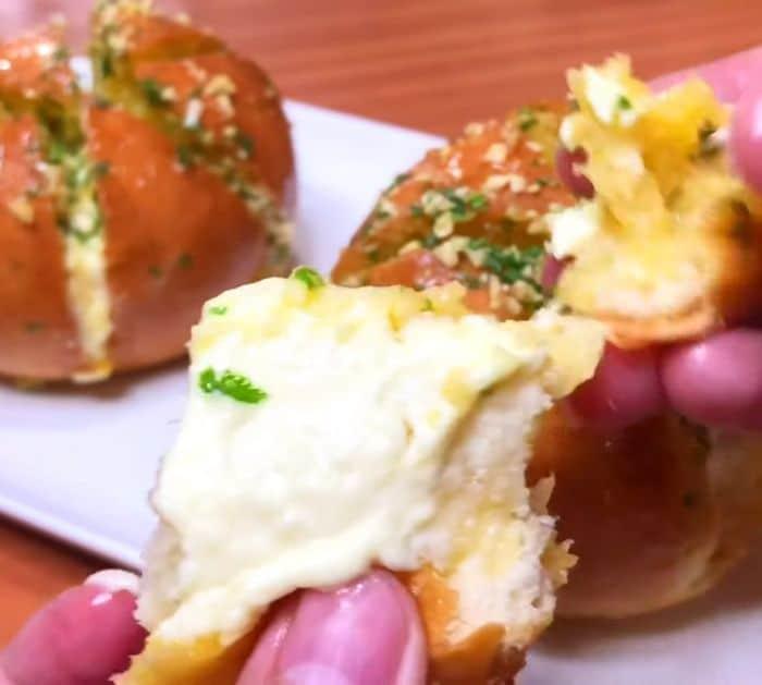 How To Make Cream Cheese Garlic Bread