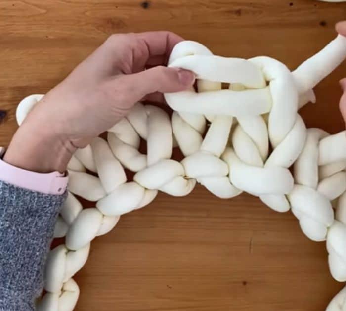 How to Make a Knit Wreath For Christmas