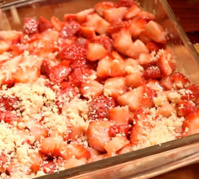 Quick and Easy Strawberry Crumb Bars Recipe Instructions
