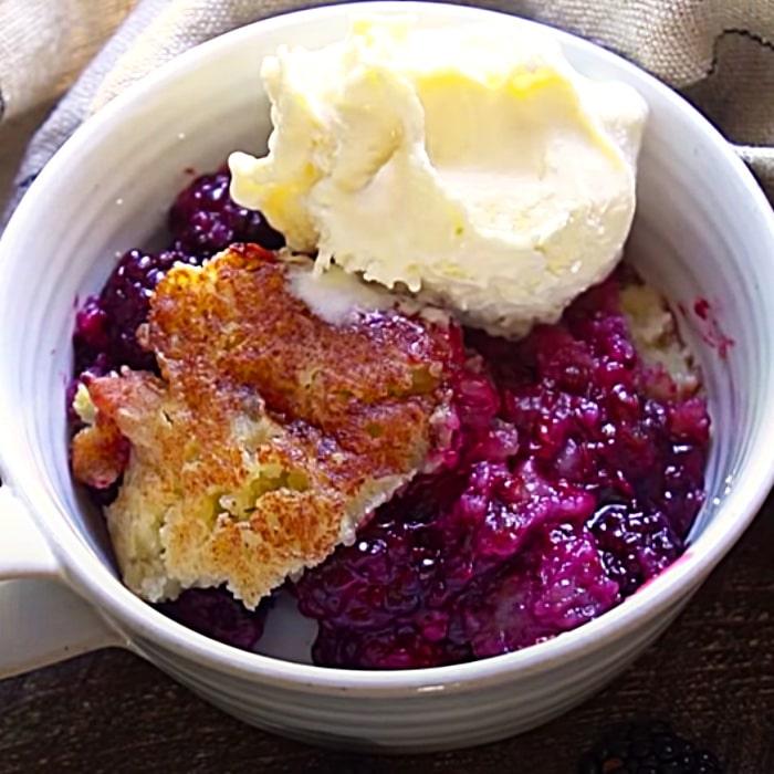 Crockpot Blackberry Cobbler Recipe - Easy Crockpot Recipes - Crockpot Dessert Ideas