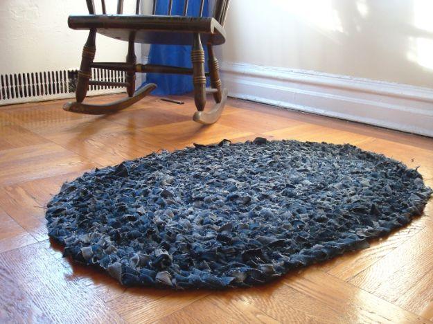 Blue Jean Upcycles - Recycled Blue Jean Rug - Ways to Make Old Denim Jeans Into DIY Home Decor, Handmade Gifts and Creative Fashion - Transform Old Blue Jeans into Pillows, Rugs, K