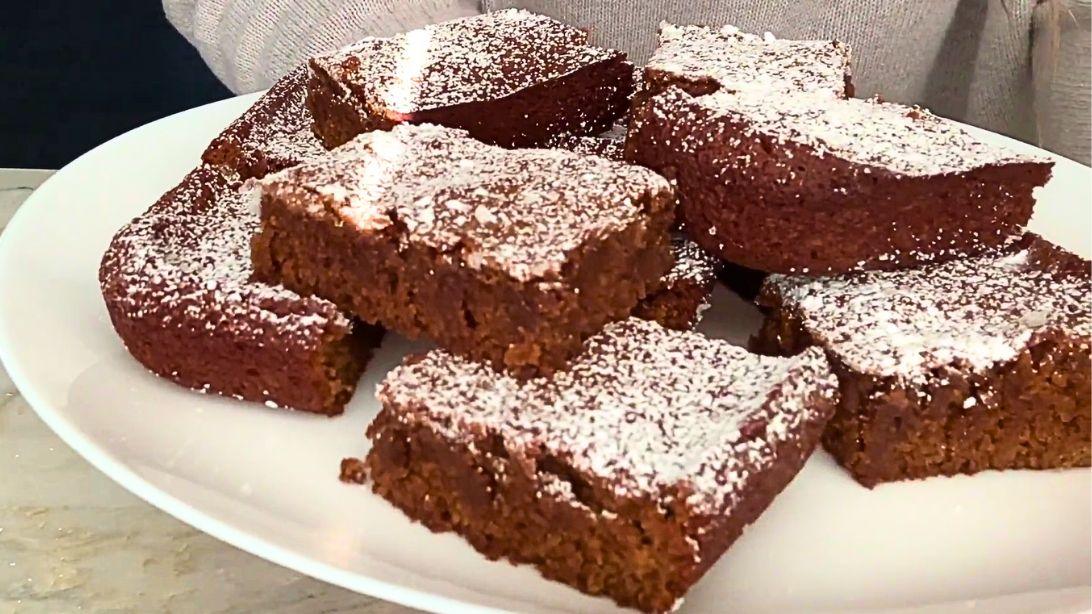 Easy Gingerbread Blondies Recipe