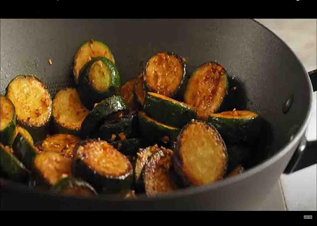 Frying the zucchini