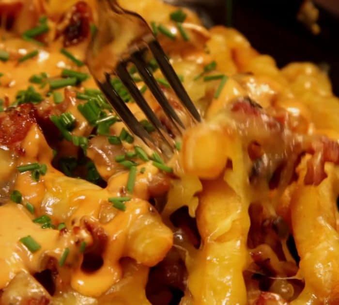 Easy Cheesy & Loaded Skillet Fries Recipe