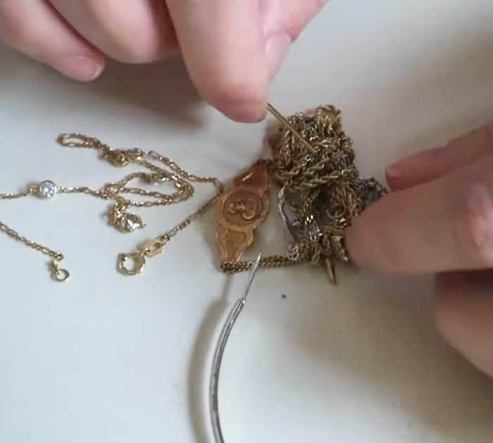 How to Untangle a Tangled Necklaces