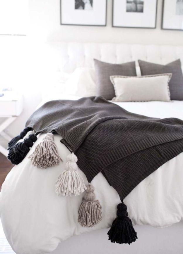 DIY Chunky Tassel Blanket, simple enough for a first try and a great fix using stuff you already have on a shelf