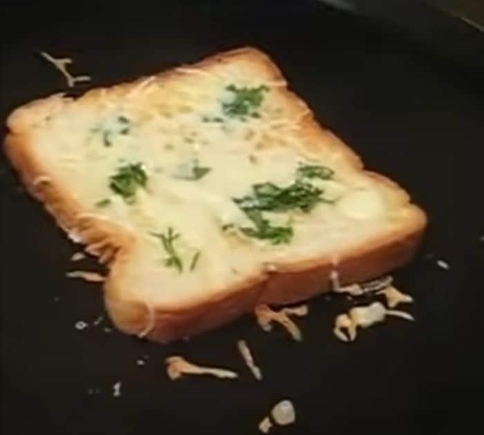 Easy Cheese Garlic Bread For Breakfast