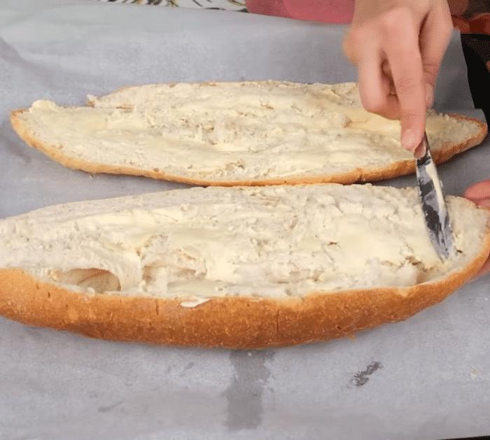 Easy Breakfast Bread Pizza Ingredients