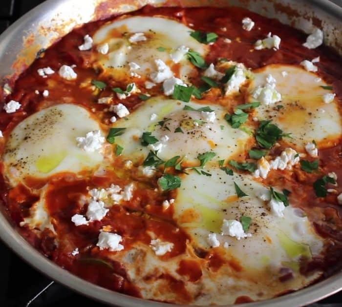 How To Make Poached Eggs In Spicy Pepper Tomato Sauce
