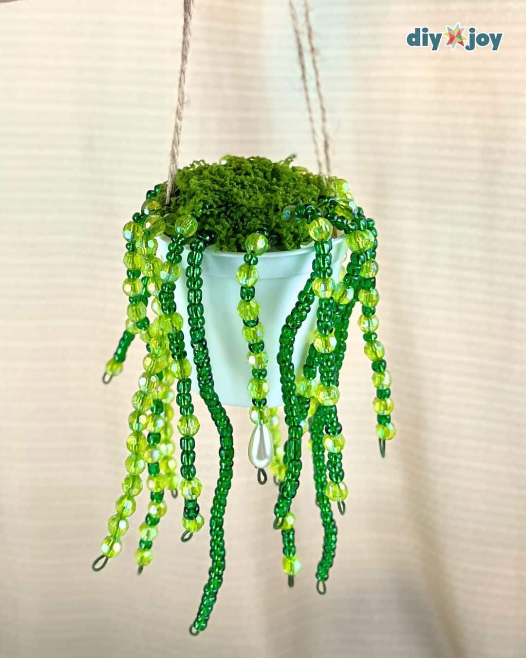 Homemade Tiny Beaded Vine Desk Plant — cool ideas to try