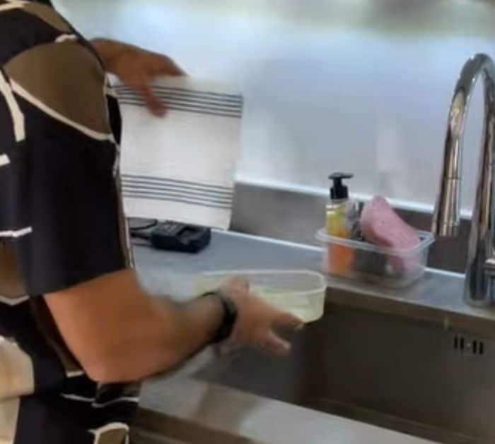 How to Clean Oily Plastic Containers