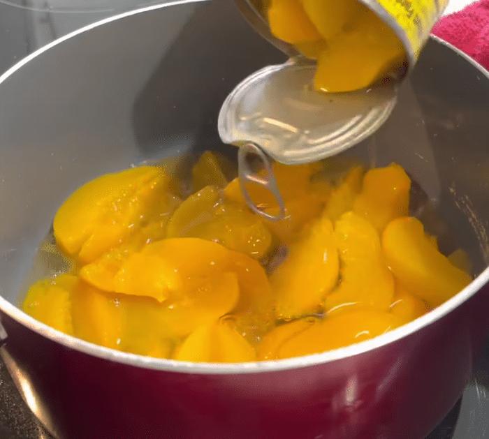 How to Make Peach Cobbler Cupcakes