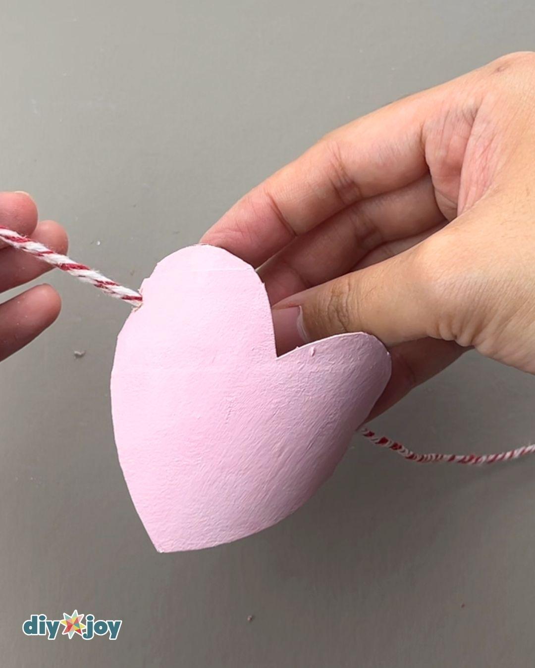 Homemade Cardboard Heart Garland — diy valentine’s day decor