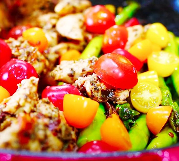 How To Make Pesto Chicken and Asparagus - Pesto Chicken Recipes - Stir Fry Recipes
