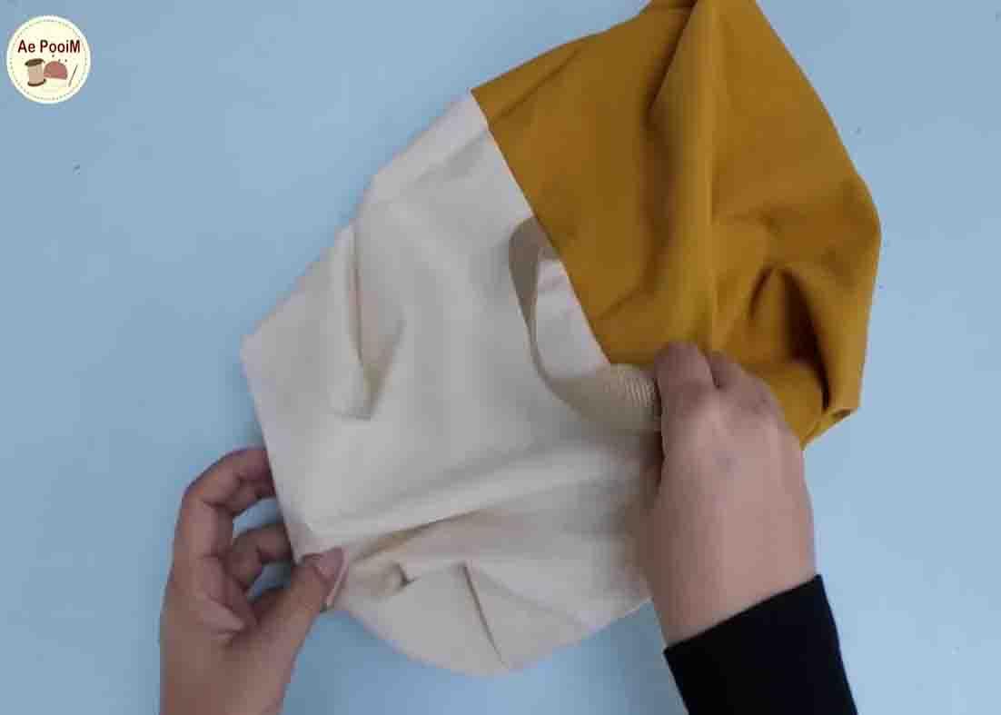 Turning the tote bag inside out