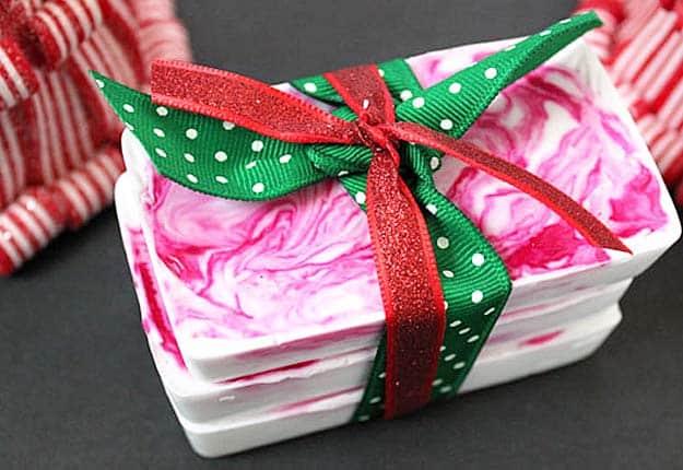 Easy DIY Projects for the Home - Quick Do it Yourself Soap Tutorial - DIY Projects & Crafts by Sueeye #diy #quickcrafts #crafts #easycraftss