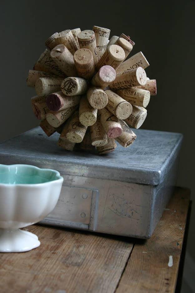 Easy Wine Cork Crafts for Small DIY Home Decor Ideas - DIY Wine Cork Ball - DIY Projects & Crafts by Sueeye #crafts