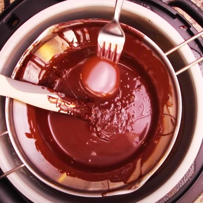 How To Make Homemade Peppermint Patties - Homemade Candy Recipe - DIY Movie Candy Ideas