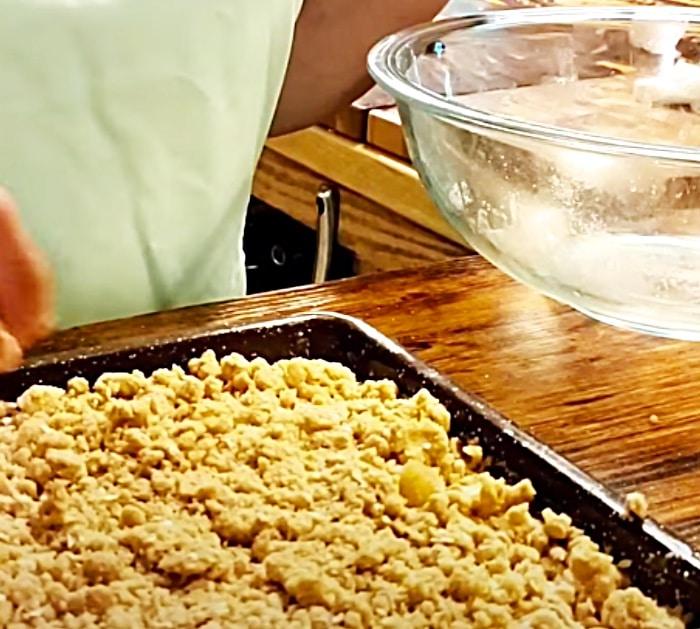 How To Make A Country Dessert - Quick Easy Apple Filling For Apple Crisp - Cox Apples
