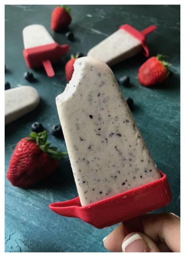 Keto Snacks - Creamy Blueberry Keto Popsicles – Keto Friendly - Keto Snack Recipes and Easy Low Carb Foods for the Ketogenic Diet On the Go #keto #ketodiet #ketorecipes