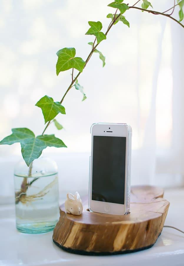 DIY Wood Cut Charger, a budget wedding present, easy to scale up for a whole batch and a keepsake worth handing down