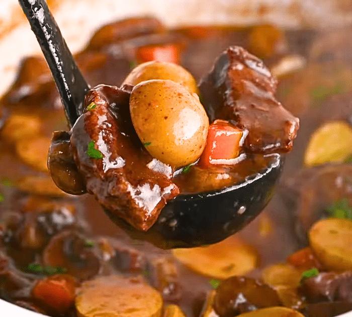 Easy to Make Crockpot Beef Bourguignon
