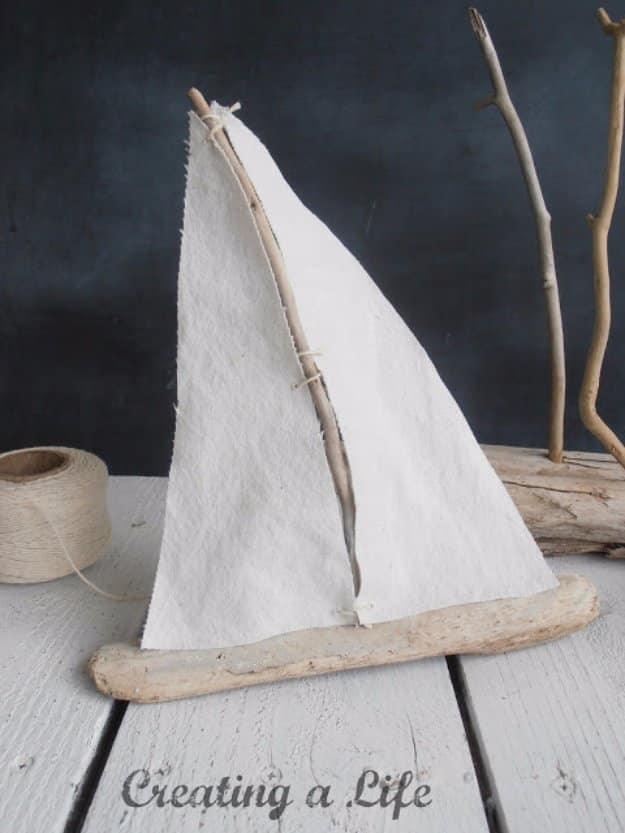 Driftwood Sailboat Tutorial, fast enough to finish before the next rainy day and charm that fits right into an existing room
