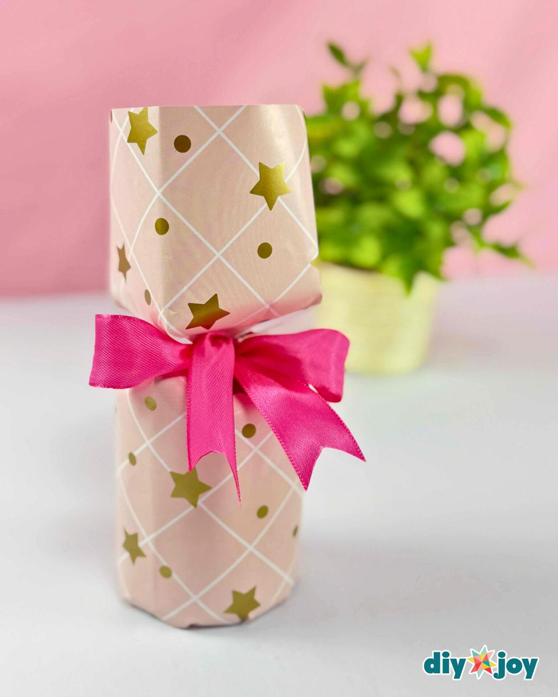 Candle Jar Gift Wrapping Hack — easy diy candle jar wrapping hacks