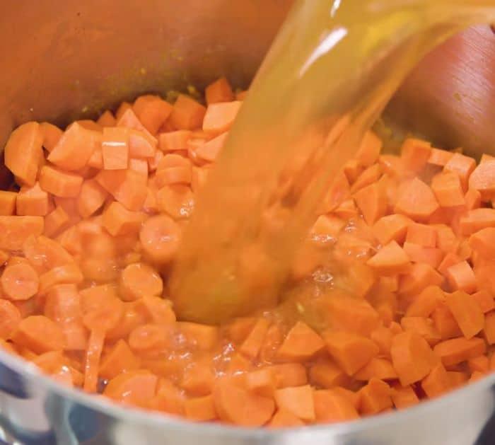 How to Make Deliciously Creamy Carrot Soup Recipe