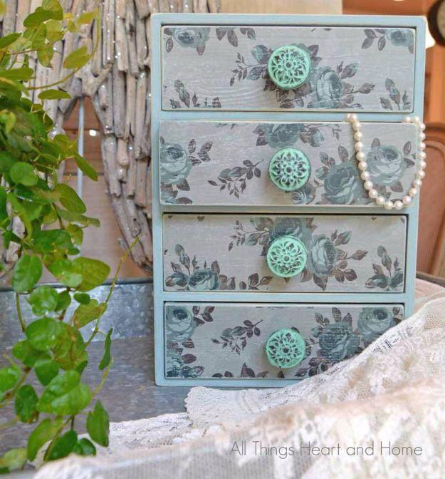 Easy Jewelry Box, gentle on the budget and the clock alike and something that photographs beautifully in natural light