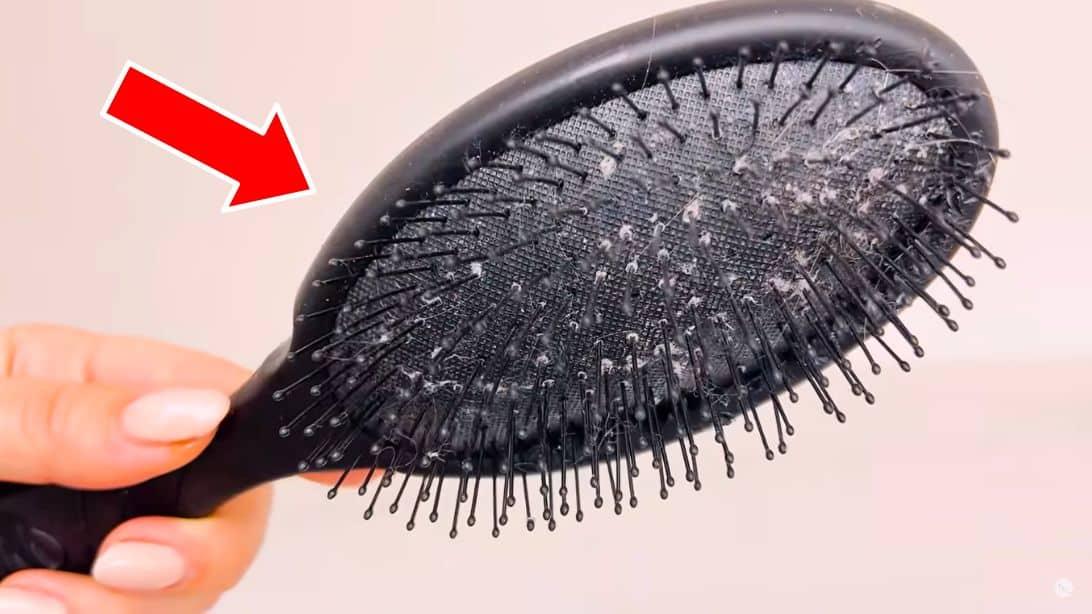 How to Clean a Hair Brush the Right Way