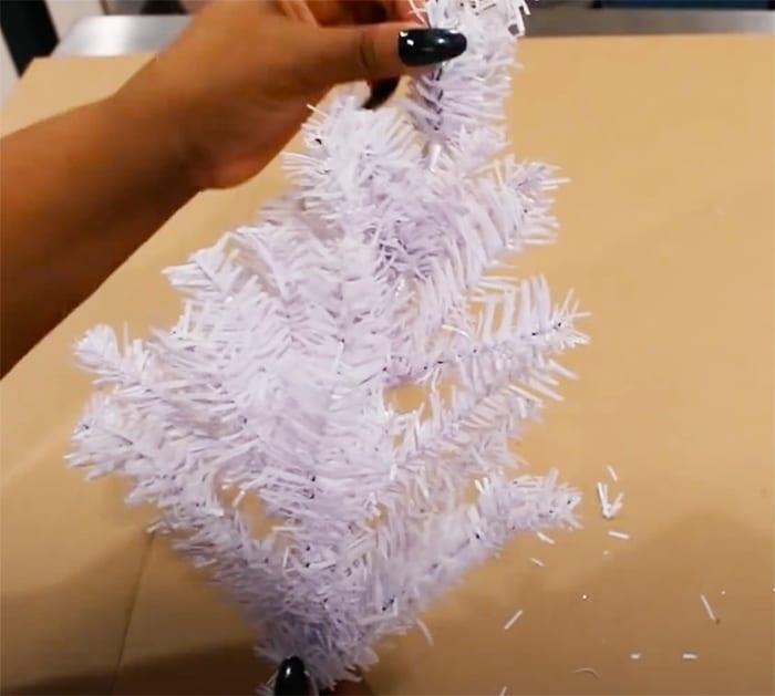 Use mini Christmas Tree To Make Snowflake Wreath - DIY Snowflake