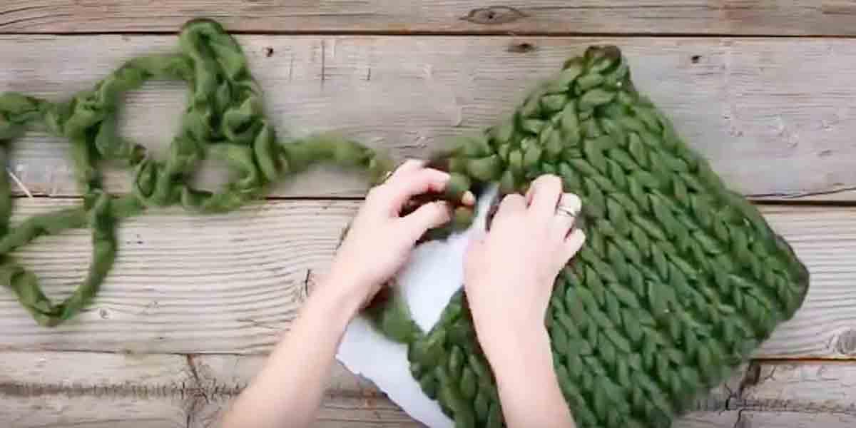 Super Easy Chunky Knitted Pillow Cover