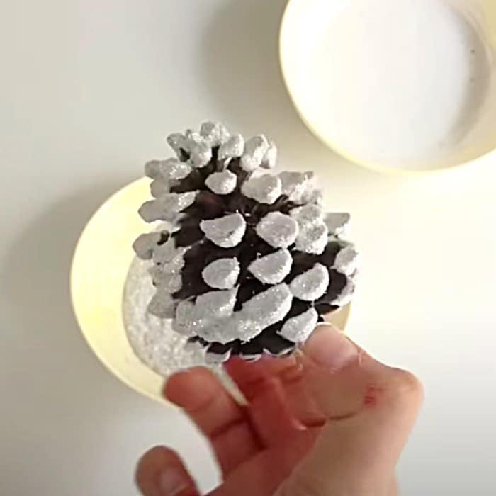How To Make A Pinecone Ornament - DIY Christmas Decor - Holiday Decor ideas