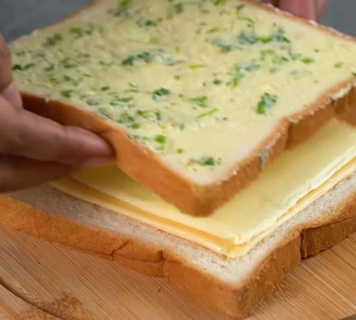 Easy To Make Toasted Garlic Cheese Sandwich