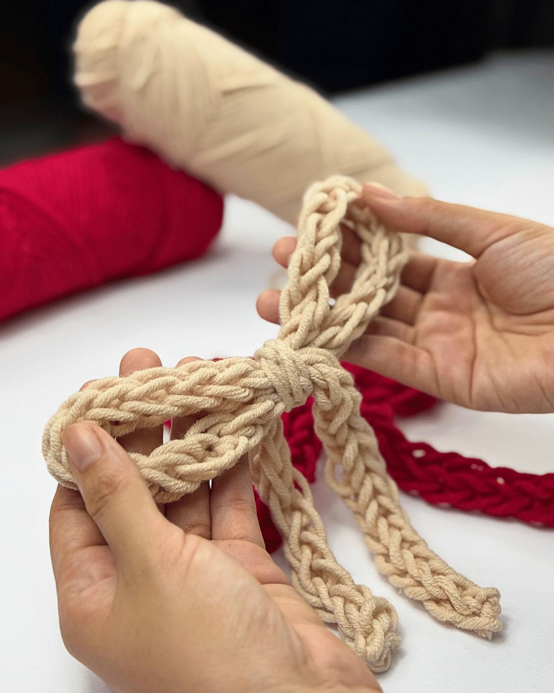 Crochet Yarn Bow — fast finger crochet bow tutorial