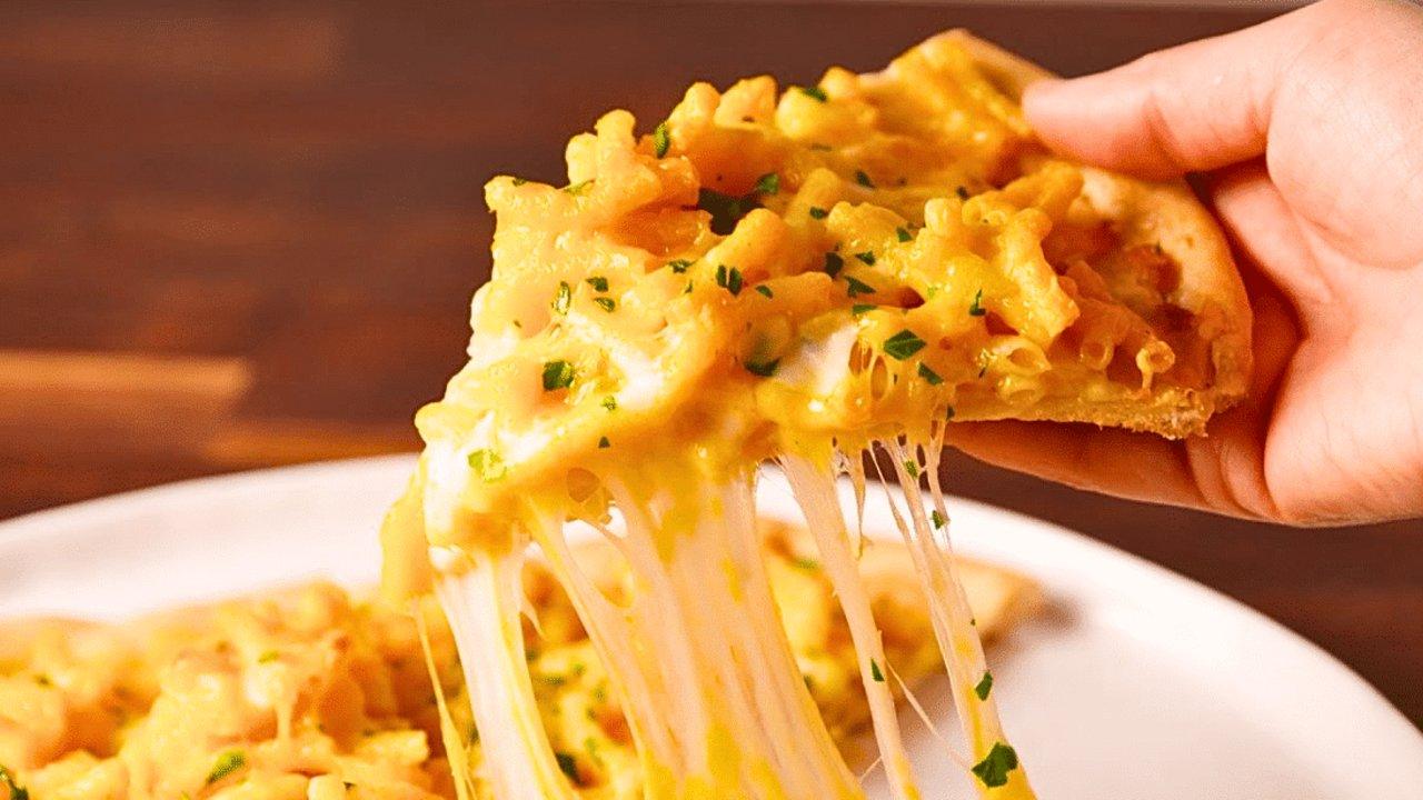 Easy Mac and Cheese Pizza Recipe