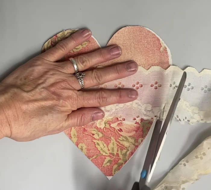 Easy-to-Make DIY Shabby Hearts