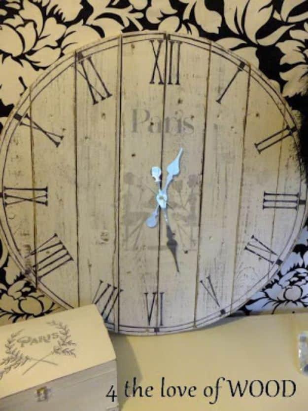 Fence Board Clock, quick enough to finish over a weekend and a clever way to reuse scraps you already have