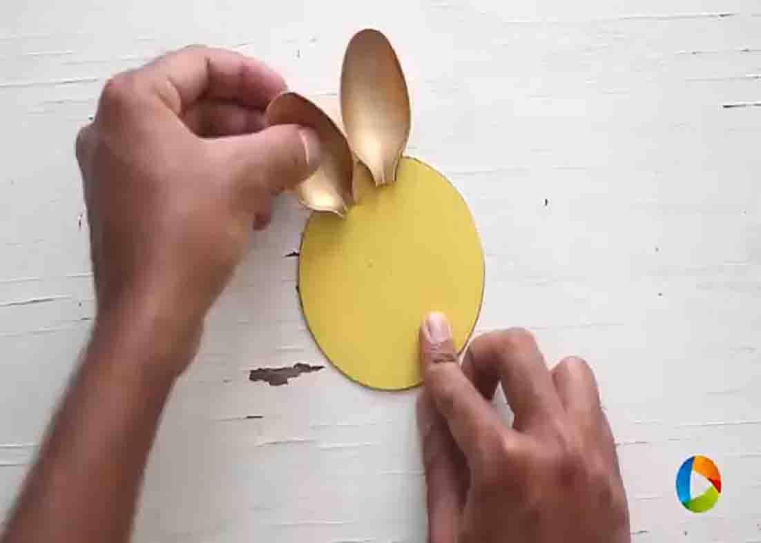 Attaching the spoon heads to the circle board