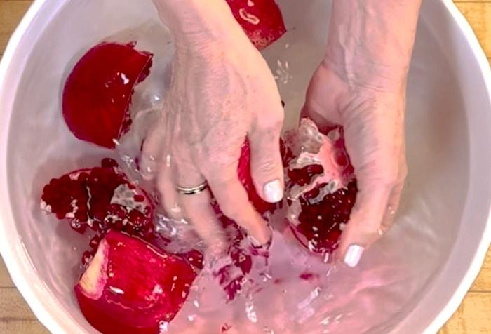 Peel a Pomegranate in Under A Minute — use water to get pomegranate seeds without mess from juice