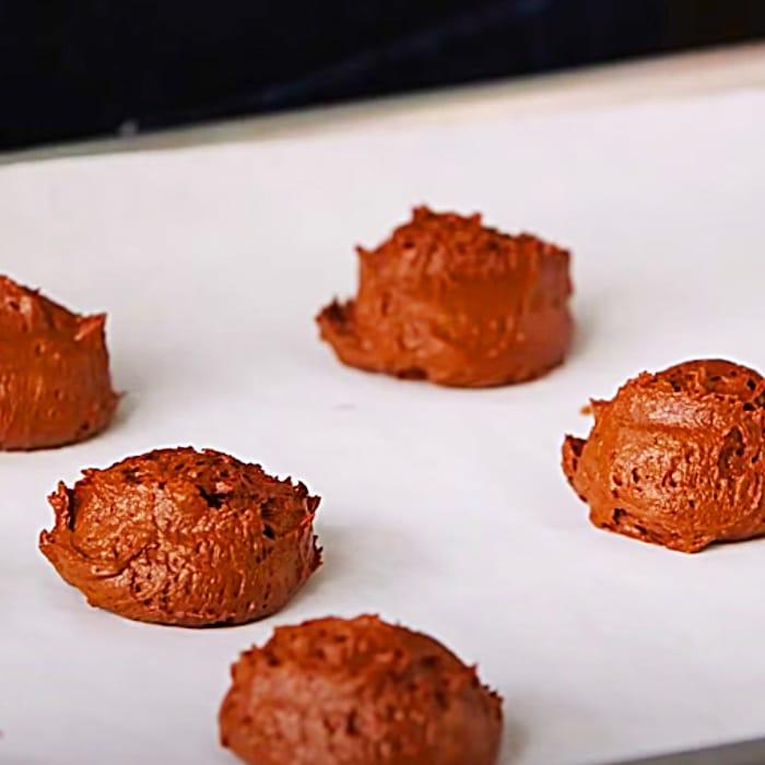 Homemade Whoopie Pie Recipe - Easy Dessert Ideas - Easy Snack Ideas