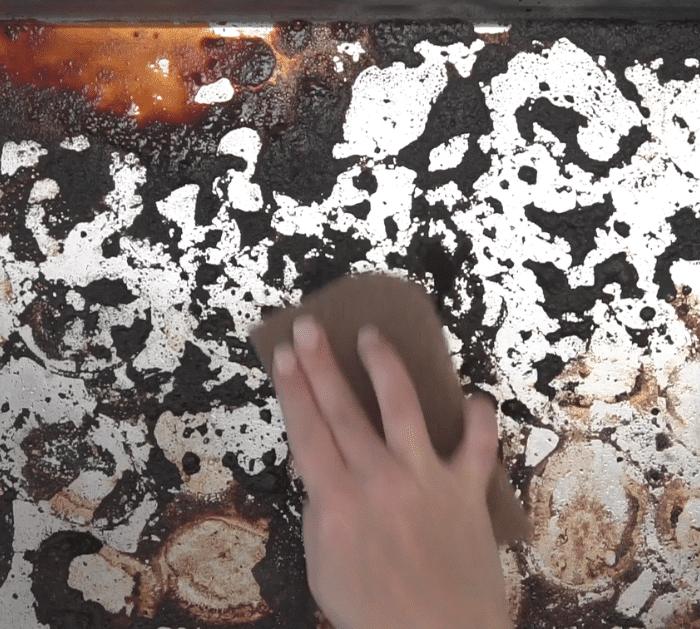 How to Clean Burnt Baking Pans Like a Pro