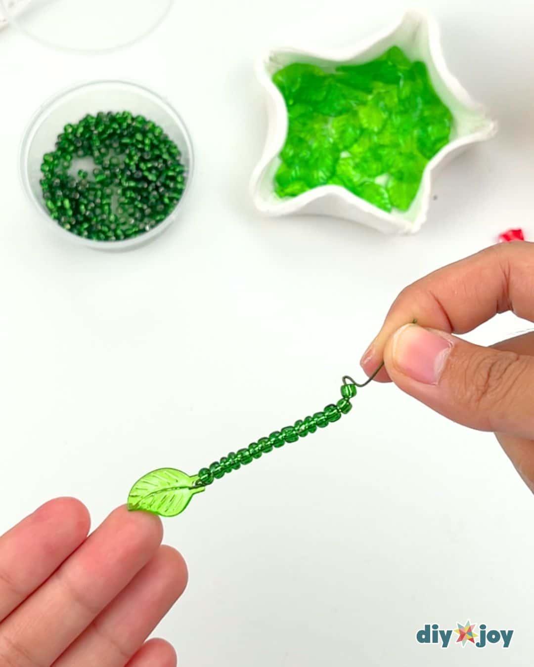 Easy Viral Beaded Plant — filling the wire